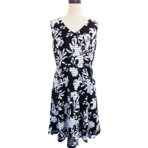 Tommy Hilfiger Black White Dress V Neck Size 12 Floral Flower Print Striped - Picture 1 of 7